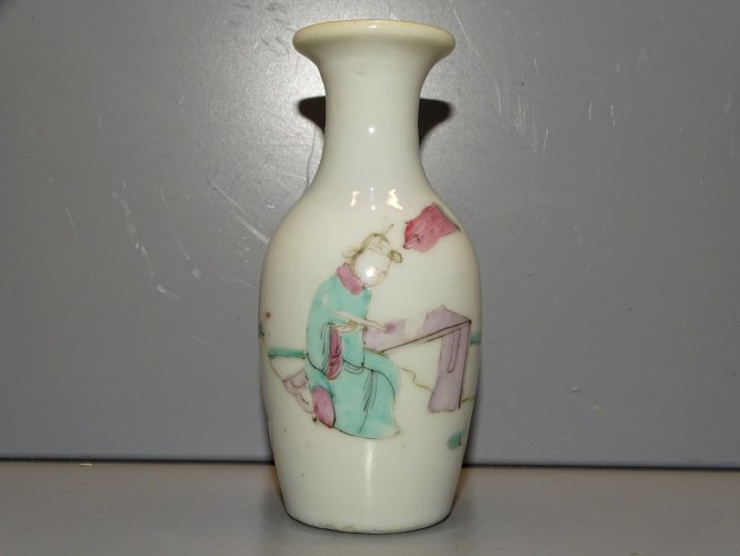 -ANCIEN PETIT VASE PORCELAINE de CHINE FAMILLE ROSE XIXe?