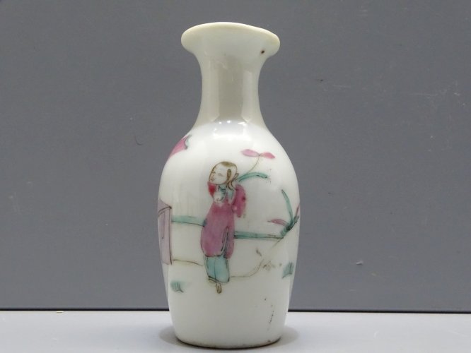 -ANCIEN PETIT VASE PORCELAINE de CHINE FAMILLE ROSE XIXe?