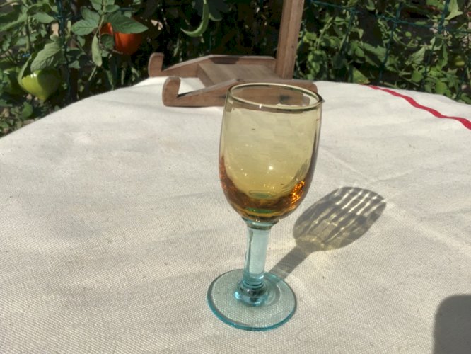 ANCIEN petit VERRE liqueur BLEU TURQUOISE ET AMBRE GEORGES SAND 9 CM