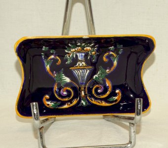 -ANCIEN PETIT VIDE POCHE ou PORTE SAVON CERAMIQUE GIEN RENAISSANCE  VITRINE   D
