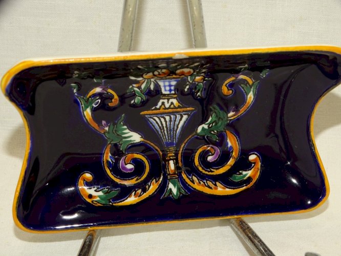 -ANCIEN PETIT VIDE POCHE ou PORTE SAVON CERAMIQUE GIEN RENAISSANCE  VITRINE   D