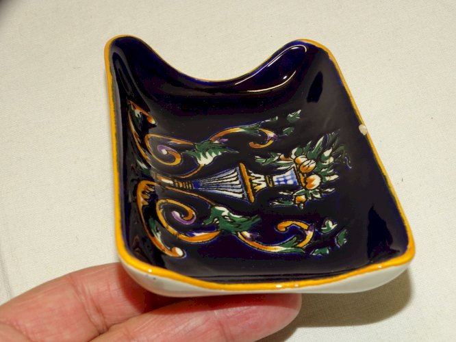 -ANCIEN PETIT VIDE POCHE ou PORTE SAVON CERAMIQUE GIEN RENAISSANCE  VITRINE   D