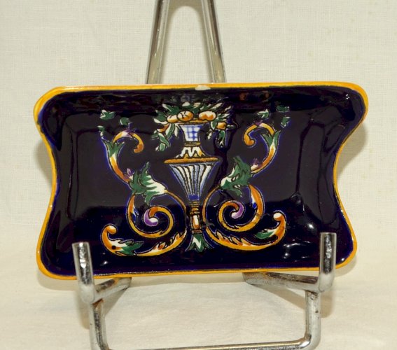 -ANCIEN PETIT VIDE POCHE ou PORTE SAVON CERAMIQUE GIEN RENAISSANCE  VITRINE   D