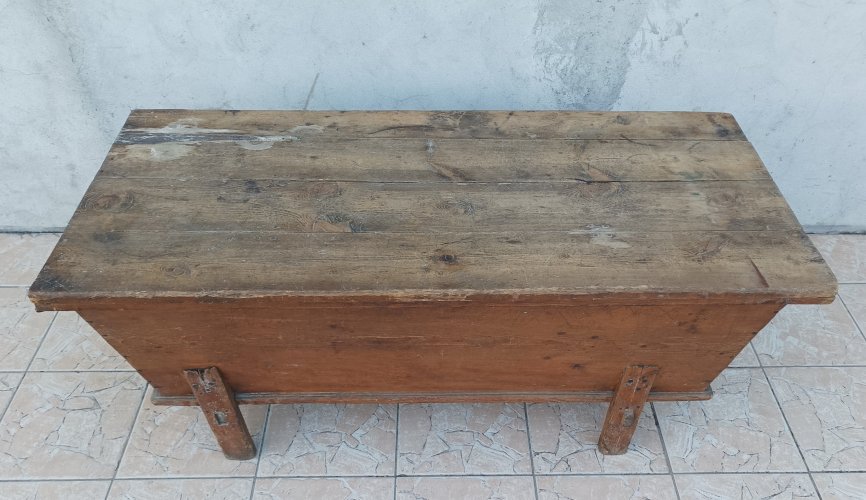 Ancien pétrin en pin