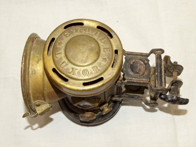 -ANCIEN PHARE DE VELO ETOILE LUXOR METAL PEINT NOIR COLLECTION VITRINE