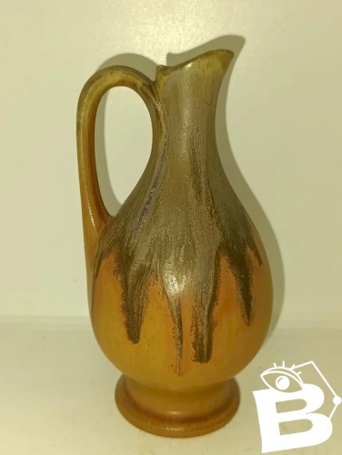 ancien pichet à coulure marron signé denbac en bon etat