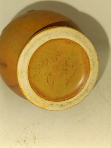 ancien pichet à coulure marron signé denbac en bon etat