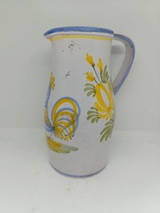 ancien pichet à decor de coq et fleur en bon etat