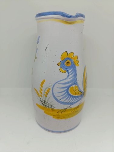 ancien pichet à decor de coq et fleur en bon etat