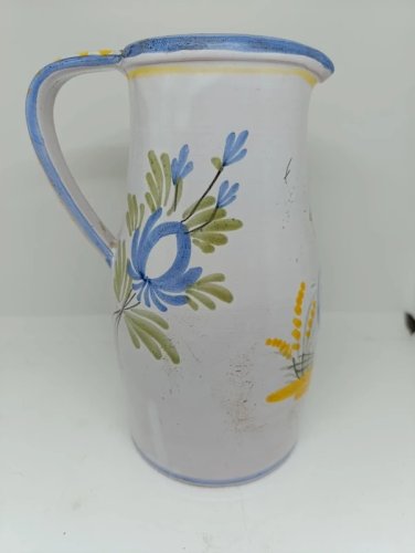 ancien pichet à decor de coq et fleur en bon etat