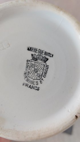 Ancien pichet / carafe, décor lustucru / damier, en céramique de Sarreguemines ^