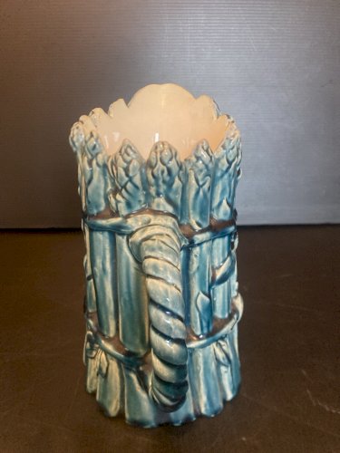 ancien pichet cruche barbotine bleu  Choisy-le-Roi à décor d'asperges majolique