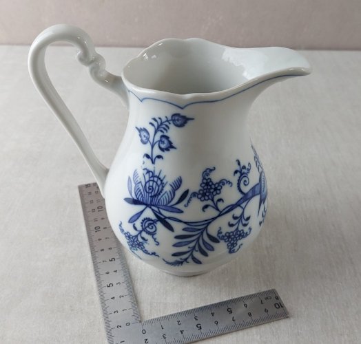 Ancien pichet, décor Blue Onion / en porcelaine de Tchécoslovaquie / Czech