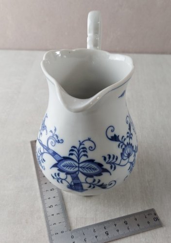 Ancien pichet, décor Blue Onion / en porcelaine de Tchécoslovaquie / Czech