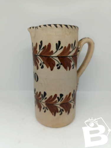 ancien pichet dorigine espagnol  en bon etat