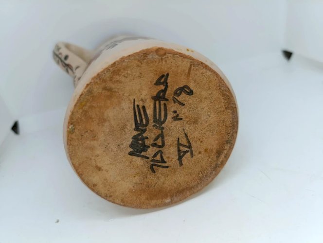 ancien pichet dorigine espagnol  en bon etat