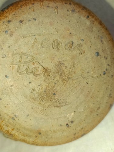ancien pichet en gres signature a decouvrir en bon etat