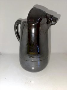 ancien pichet zoomorphe de la manufacture  biot couleur plombifère en bon etat