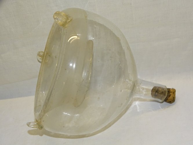-ANCIEN PIEGE A MOUCHES VERRE SOUFFLE sur 2 PIEDS VERRE COLLECTION VITRINE    D
