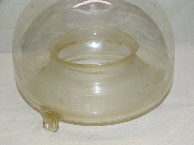 -ANCIEN PIEGE A MOUCHES VERRE SOUFFLE sur 2 PIEDS VERRE COLLECTION VITRINE    D