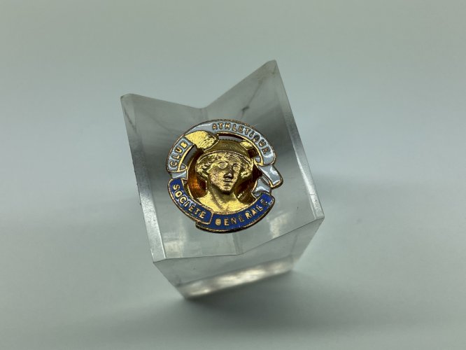 Ancien Pin's - Boutonnière  - Club Athlétique Société Générale - Métal Doré