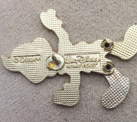 Ancien pin's / pins, Pinocchio, jambes articulées, Walt Disney Home Video