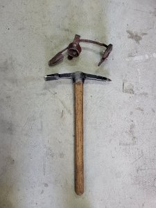 ANCIEN PIOLET DE PIONNIER SUISSE