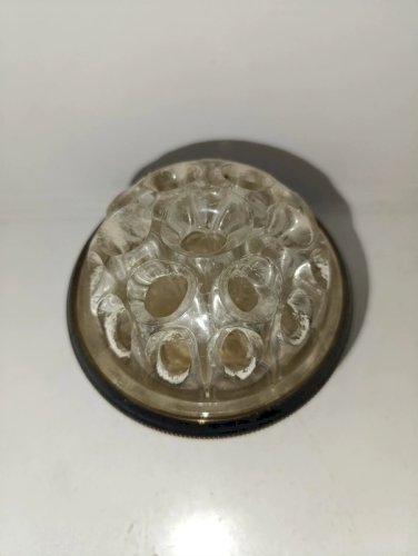 ancien pique fleur en verre avec coupe en metal argente en bon etat