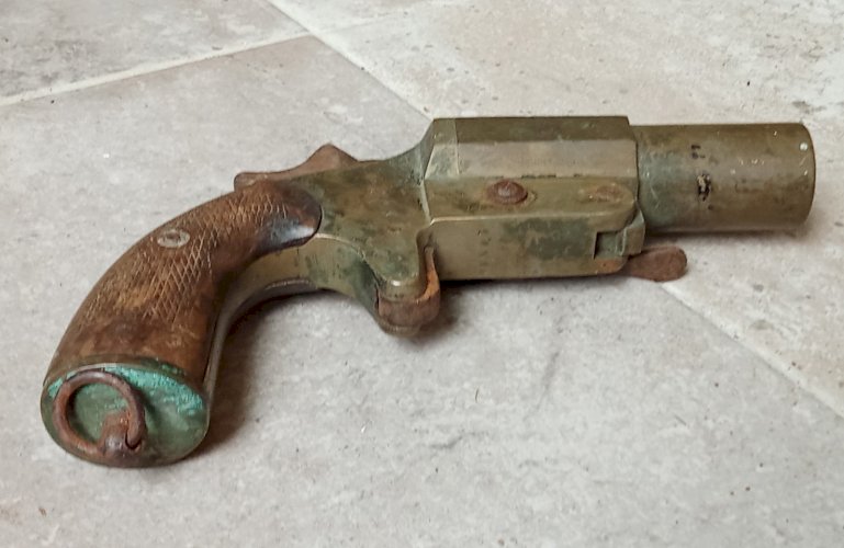 Ancien Pistolet Alarme Lance Fusée Chobert Paris Arme Canon et carcasse bronze
