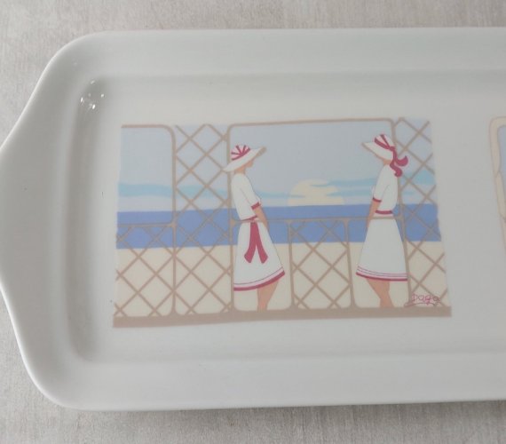 Ancien plat à cake, décor femme, Dago, en céramique de Pillivuyt