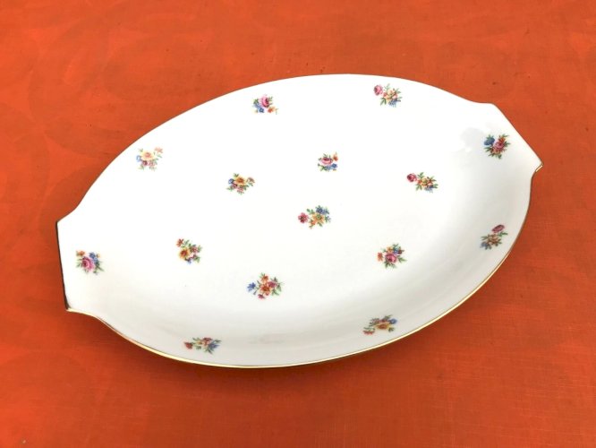 Ancien plat de service   P.N France  Porcelaine blanche liseré or à décor brassées de fleurs   