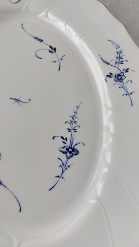 Ancien plat de service, Vieux Luxembourg, en céramique de Villeroy & Boch ^
