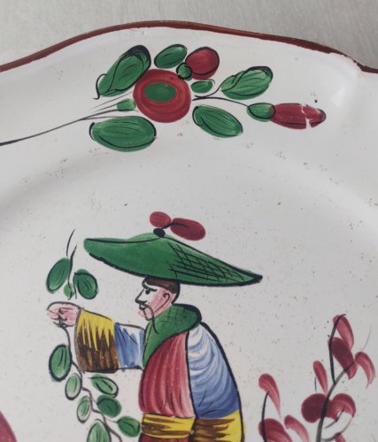 Ancien plat, décor chinois, faïence de l'Est / Les Islettes