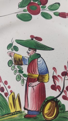 Ancien plat, décor chinois, faïence de l'Est / Les Islettes