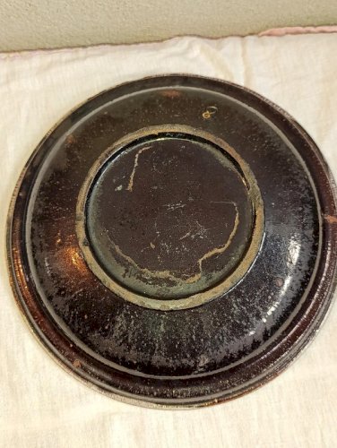 ancien plat decor floral a cul marron en etat correct