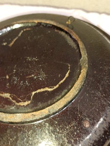 ancien plat decor floral a cul marron en etat correct