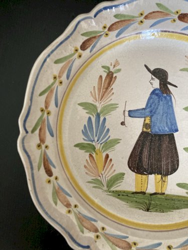 ancien plat en faience de Quimper- marque HR - Bretagne artisanat breton