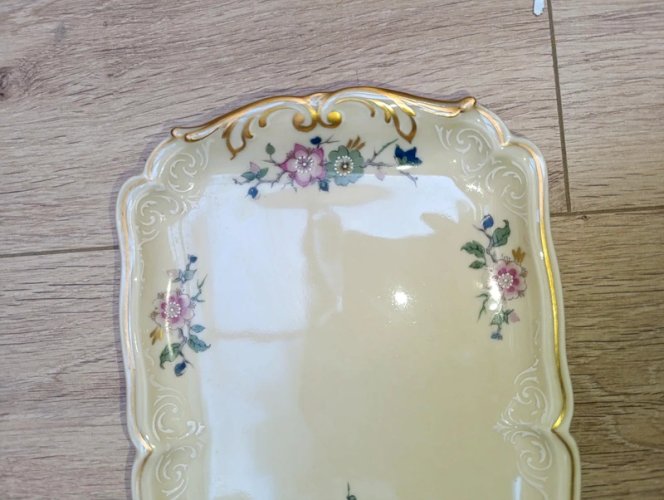 ancien plat fabrique royale de limoges signé DArtois en bon etat