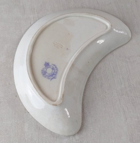 Ancien plat forme lune, en céramique, décor cable, Pinder Bourne & Co ^
