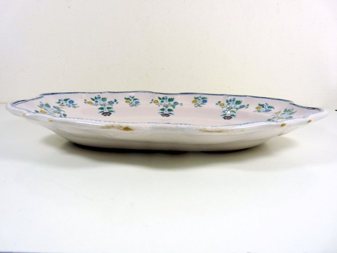 Ancien plateau faïence Moustiers solanée bord contourné D - 40,5 x 30,5 cm