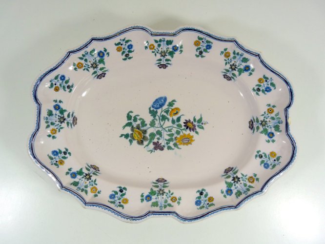 Ancien plateau faïence Moustiers solanée bord contourné D - 40,5 x 30,5 cm