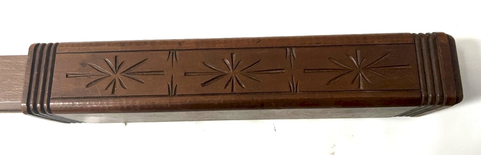 Ancien plumier en bois sculpté XX siècle