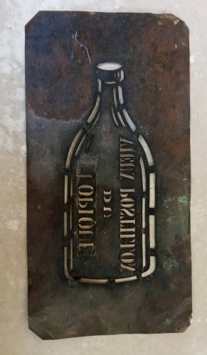 Ancien Pochoir Viticole Cuivre Bouteille Topique du vieux postillon