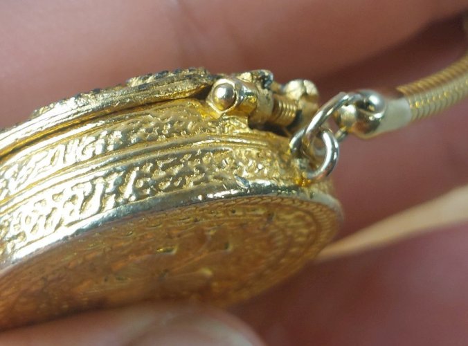 Ancien porte clé, boîte, en métal doré, vintage