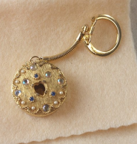 Ancien porte clé, boîte, en métal doré, vintage