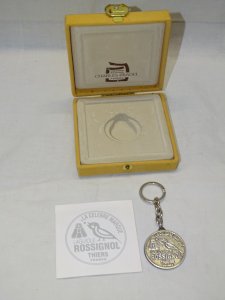 -ANCIEN PORTE CLES  LAGUIOLE ROSSIGNOL THIERS FRANCE CREATION CHARLES PRADEL   D