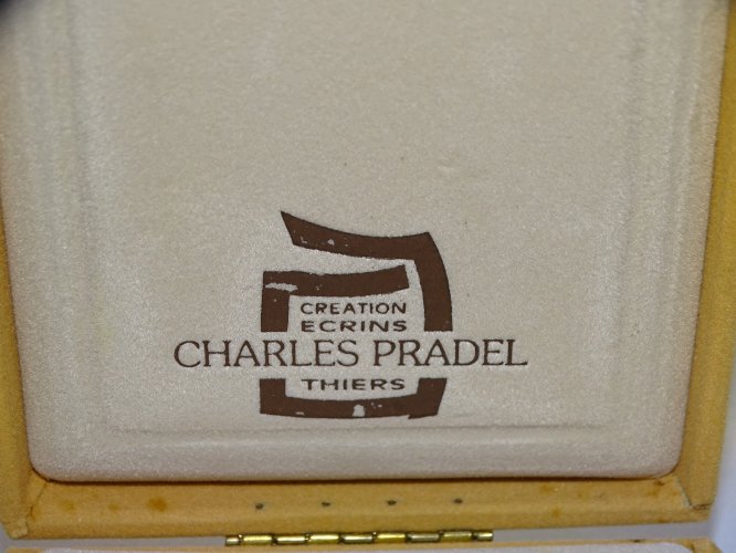 -ANCIEN PORTE CLES  LAGUIOLE ROSSIGNOL THIERS FRANCE CREATION CHARLES PRADEL   D