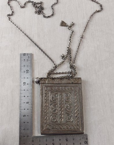 Ancien porte coran oriental en argent / métal argenté