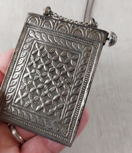 Ancien porte coran oriental en argent / métal argenté