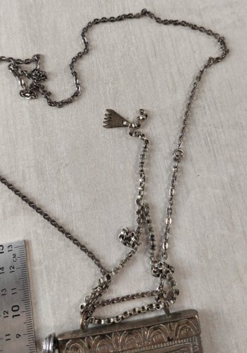 Ancien porte coran oriental en argent / métal argenté